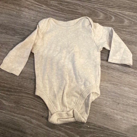 ♦️5 for $15♦️ 0-3 month khaki apricot colored long sleeve bodysuit onesie - Picture 1 of 4